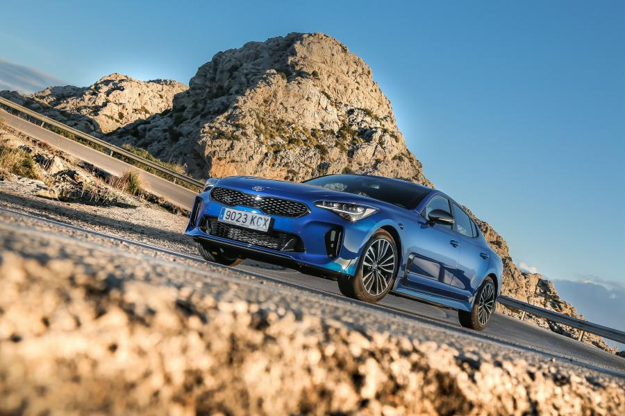  Kia Stinger GT-Line (CK) 2017 года  (WW) (фото 2 из 40)
